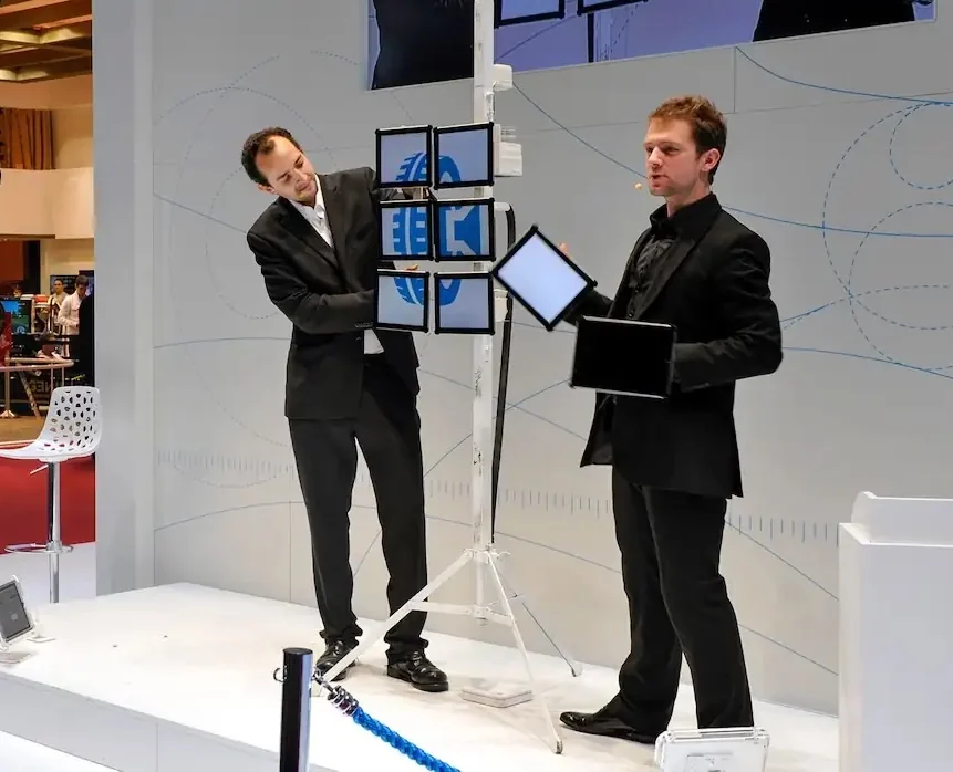 Paris Expo - 300 personnes